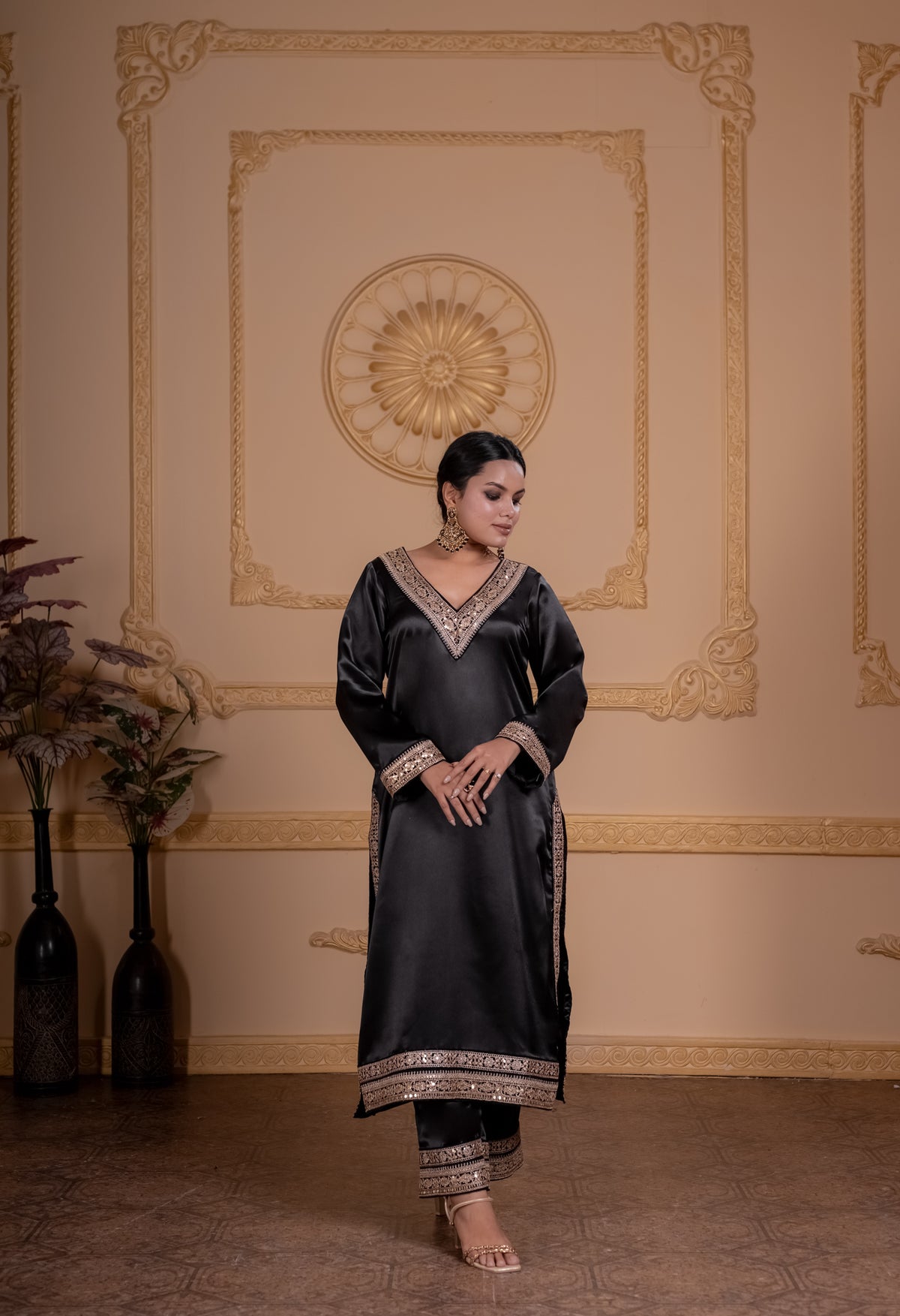 Nazākat black satin A-line suit set, photo 4